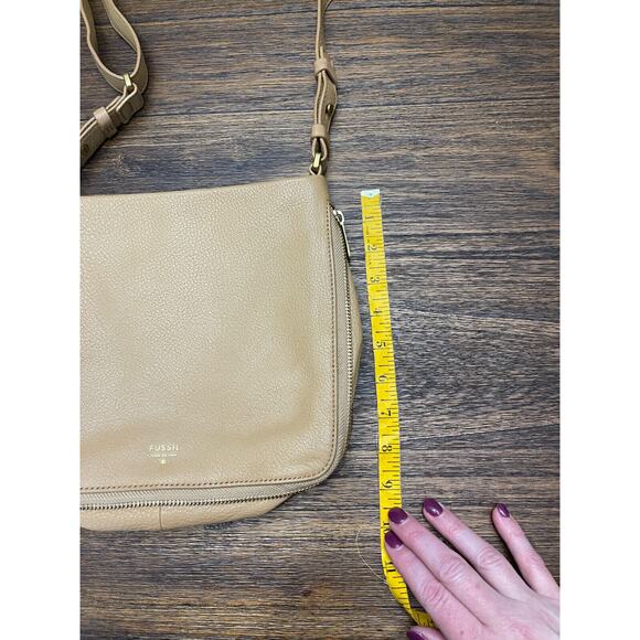 Fossil Light Tan Pebbled Leather Adjustable Crossbody Purse - Picture 9 of 9
